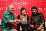 Shyam Benegal, Priya Dutt launches Malini Chibb_s book One Little Finger in Churchgate on 10th Dec 2010 (8).JPG